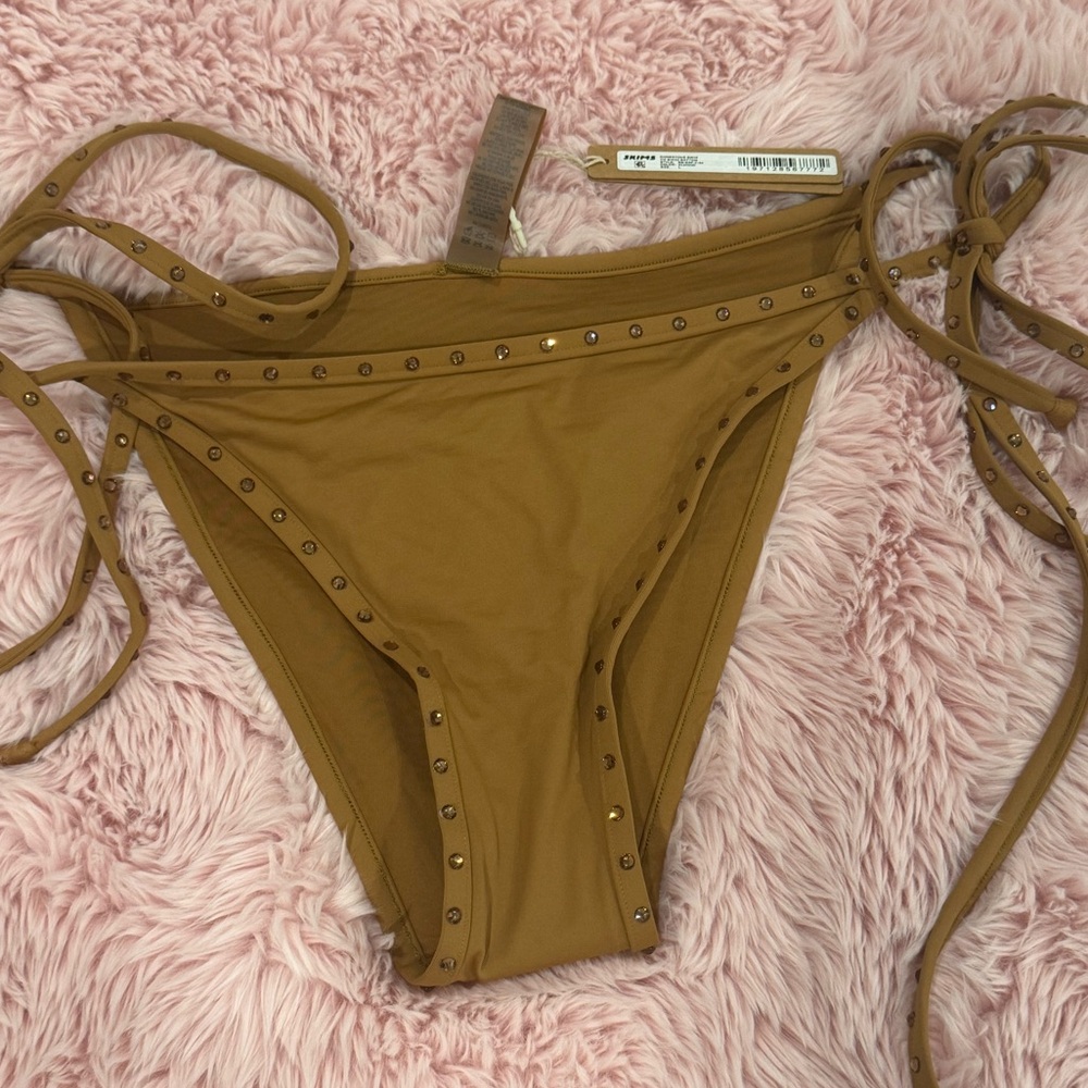 SKIMS BIKINI BOTTOM LARGE ALMOND RHINESTONE STUDDED SUMMER SWIMWEAR‎ VACATION